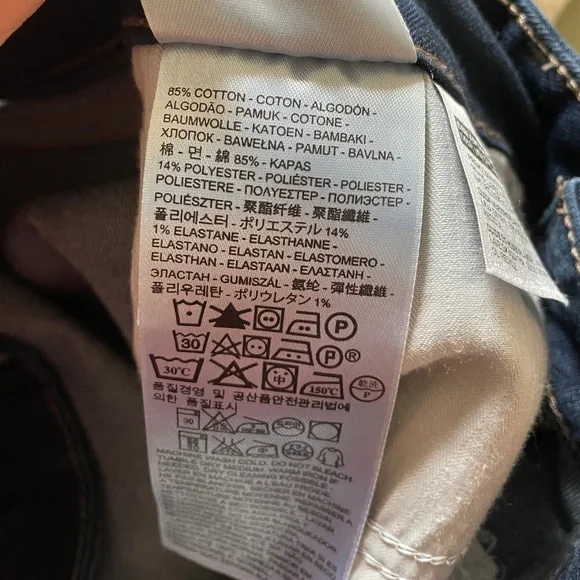 Levi’s Bold Curve Mid Rise Boot Cut Jeans - Picture 4 of 4